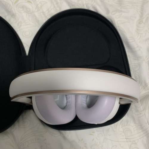 Bose 700 UC 白色限量版