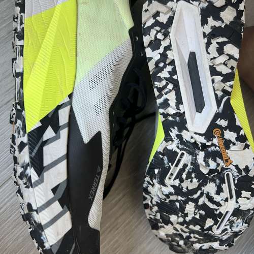adidas terrex 43 98% new
