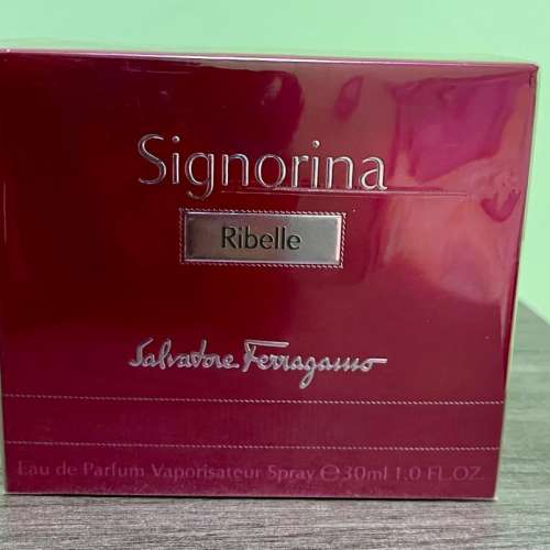 香水 Salvatore Ferragamo / Singnoria Ribelle