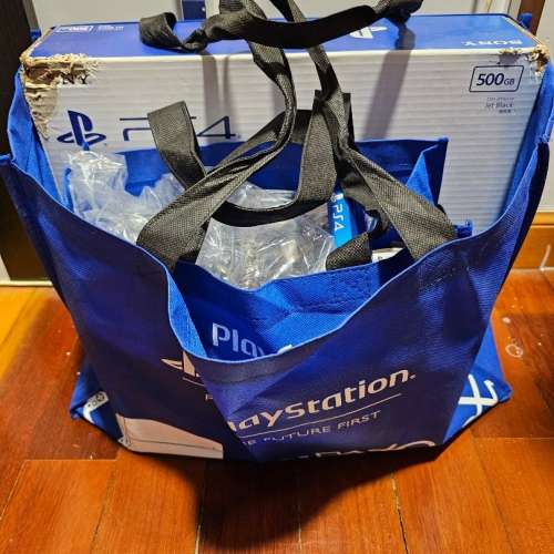 PS4 Slim 500gb有盒袋+充電座+喇叭+5隻game