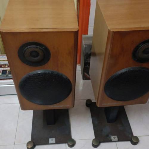 經典中古JVC500，外表企理，冇咩大傷痕，歡迎試音，連鉄腳架出售$1300