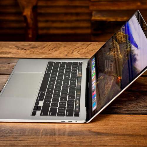 末代intel高配 Macbook Pro 13” i7/32GB RAM/1T SSD Silver