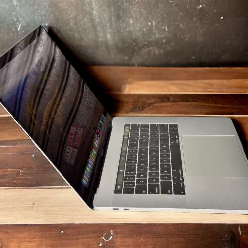 MacBook Pro 15inch i9/16GB RAM/512 SSD 2019