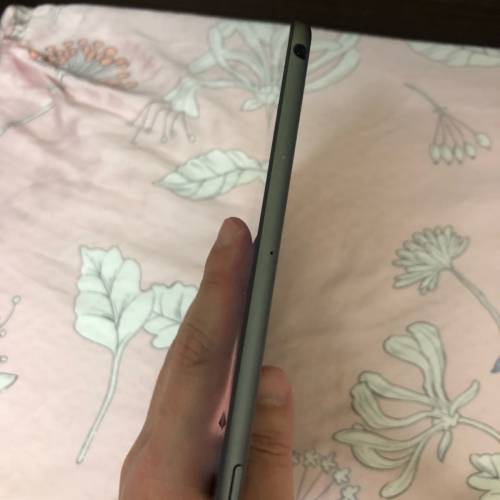 Black - Full set 99% new iPad mini 5 64gb WiFi only one month war