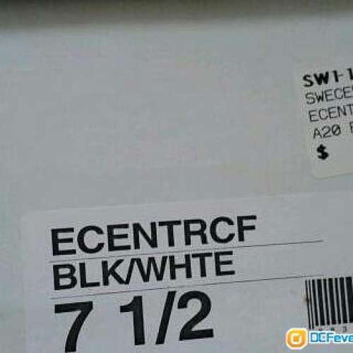 品牌帆布鞋,質料良好。鞋底舒適。