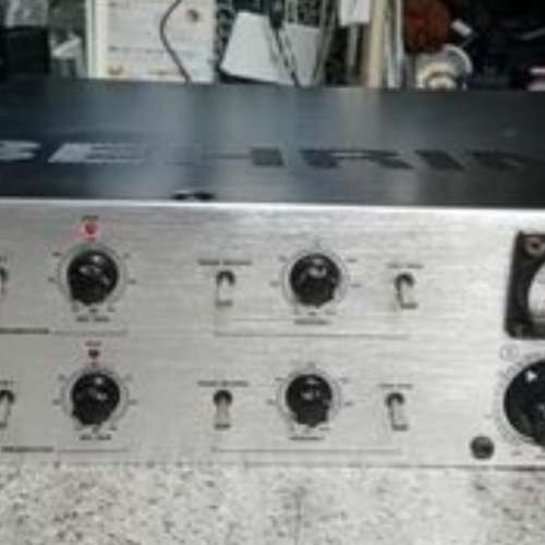 Behringer TUBE ULTRAGAIN T1953 - Microphone/Line Preamplifier