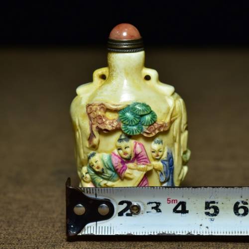 鹿角雕刻彩繪山水人物鼻煙壺