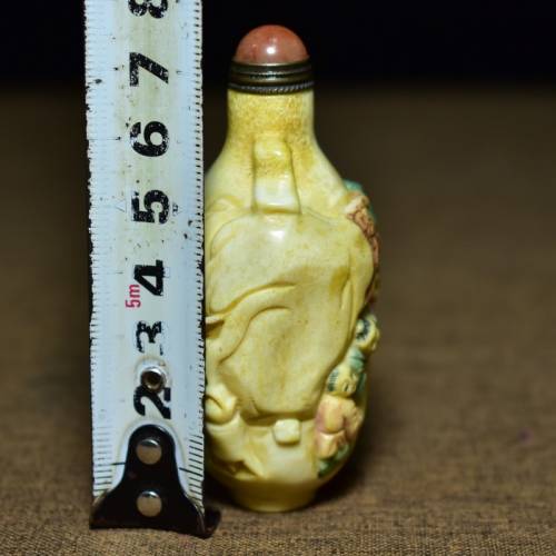 鹿角雕刻彩繪山水人物鼻煙壺