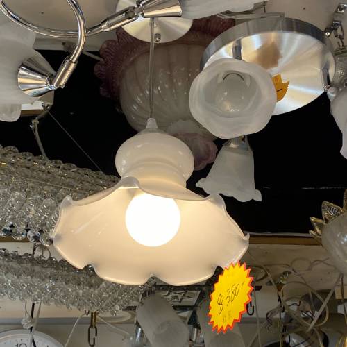 觀塘燈飾結業， 一件不留