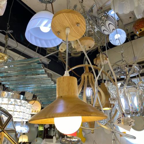 觀塘燈飾結業， 一件不留