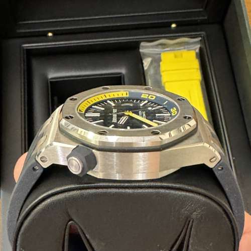 Audemars Piguet Royal Oak Offshore Diver - Very good condition / full set