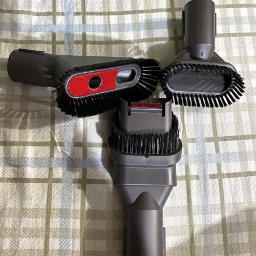 Dyson 原廠全新吸頭3個， 軟質毛刷，二合一細縫，頑固污跡刷 Dyson V7 V8 V10 V11 ...