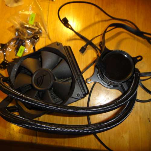 ASUS ROG Ryuo 120 一體式 CPU 水冷散熱器