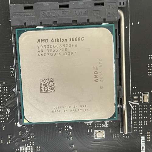 二手 AMD ATHLON 3000G WITH RADEON VEGA 3 GRAPHICS AM4 CPU