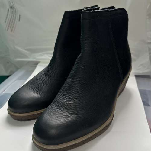 全新 Ecco Camilla low cut zip 黑皮短靴