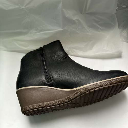 全新 Ecco Camilla low cut zip 黑皮短靴