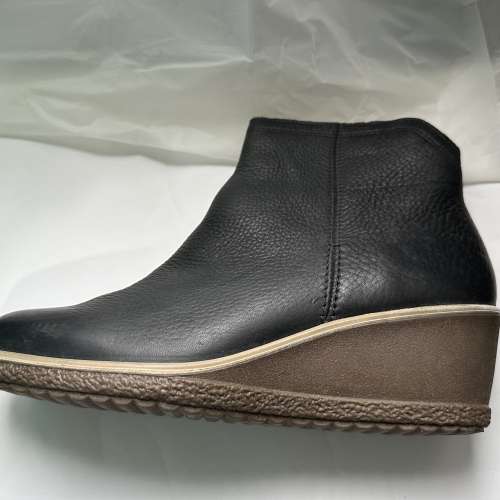 全新 Ecco Camilla low cut zip 黑皮短靴