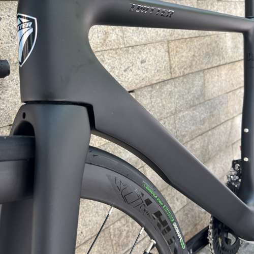 特價現貨 50碼 黑色 2023 新款 TWITTER T8 24速 碳把 碟剎桶軸碳纖維公路車 送水架...