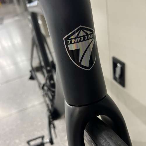 2023 新款 TWITTER T8 24速 碳把 全油剎 碟剎桶軸碳纖維公路車 $5380送水架前後蛙燈