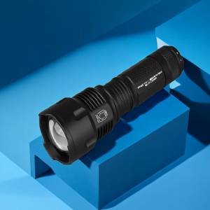 New Led強光遠射充電式手電筒 strong light long-range rechargeable flashlight