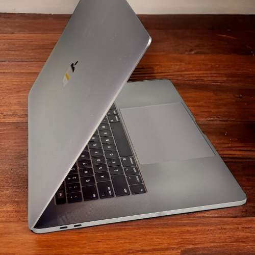Touch Bar Retina 15寸 MacBook Pro 2017 高配獨顯 HK$3,600