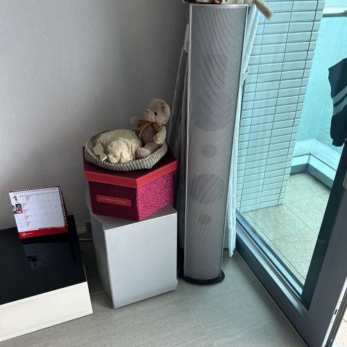 Piega 前置、後置各一對、中置及低音喇叭。另一部AVR1600H Denon