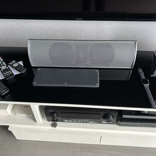 Piega 前置、後置各一對、中置及低音喇叭。另一部AVR1600H Denon