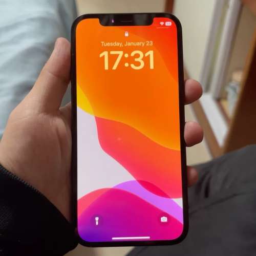 Apple iPhone 12 256G 6.1寸大螢幕，功能全部正常運作，已貼貴價玻璃鋼化貼及保護套！