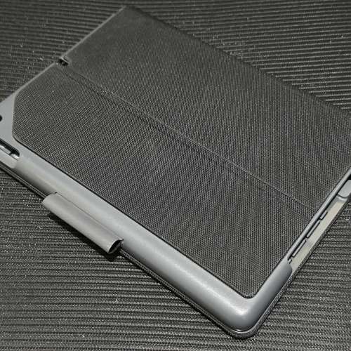 Logitech Slim Folio 藍牙鍵盤保護殼 (iPad 第 7、8、9代用)