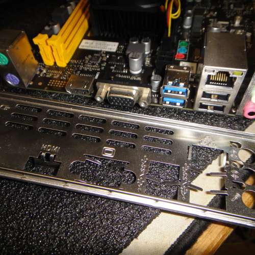 ( ITX) BIOSTAR A10N-8800E 底板連背板 支援DDR4 及M.2 附Window10Home