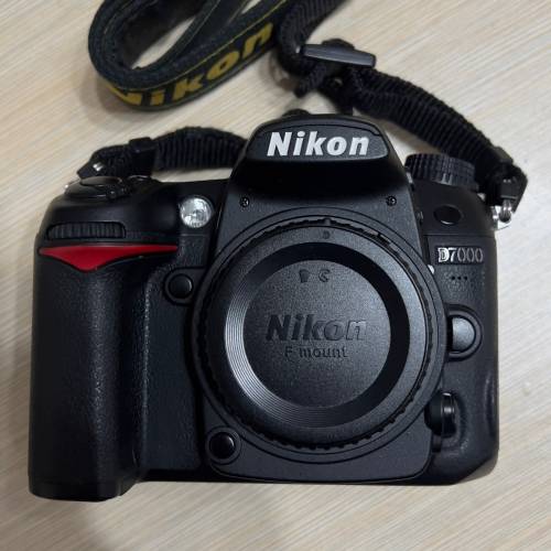出售：NIKON D7000 body相機有盒