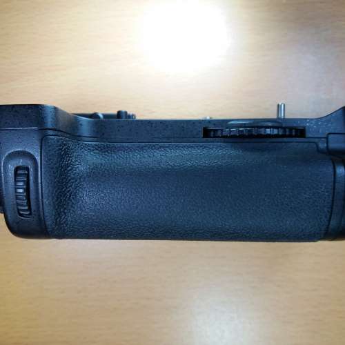 Nikon MB-D11 Battery Grip 手柄 for Camera D7000 .
