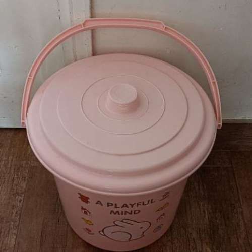 70%NEW 粉紅色 有蓋 塑膠 水桶