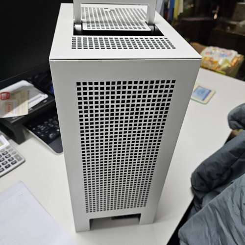 新淨HYTE ITX-Case Revolt 3