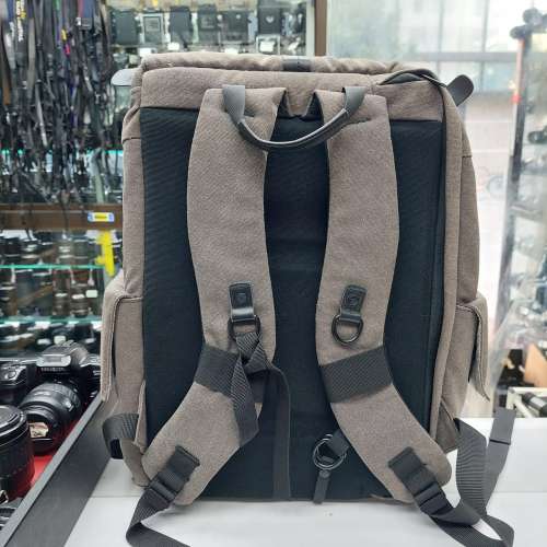 感謝客人捐出 NATIONAL GEOGRAPHIC 背包 95% NEW $700 款項全數捐到救助動物義工，...