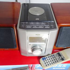 讓JVC-UX-2000 小型收音機- 實木喇叭 音響套裝， (連原廠JVC 遙控器)