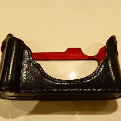 Leica M10-P Chrome + Luigi Leather Case + Leica Thumb Rest + 2 x Leica Batteries