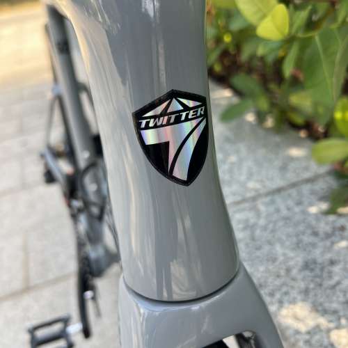2023 新款 TWITTER R12 PRO 電變26速碟剎碳纖維公路車 送水架前後蛙燈