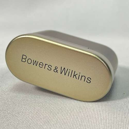 Bowers & Wilkins PI7 (not PI7 S2)