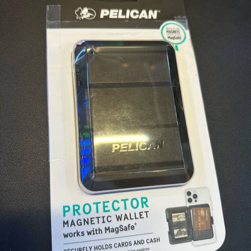 Pelican MagSafe wallet 磁吸卡包 有使用痕跡有外包裝 有興趣可小議 歡迎DM查詢獲取...