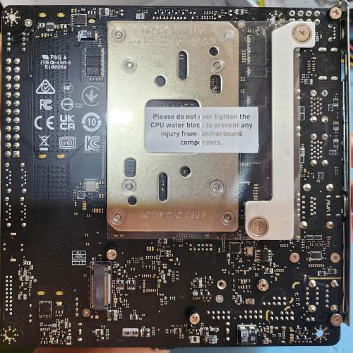 MSI MPG B650I EDGE WIFI DDR5,Socket AM5 Mini-ITX Motherboard