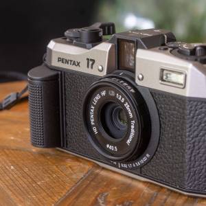 全新 Pentax 17 菲林相機