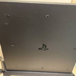 PS4 Pro 遊戲機