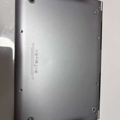 極輕薄Samsung 830克 0.83KG Np900X3J 比Macbook 12吋的0.92KG更輕 8GB 256GB i5