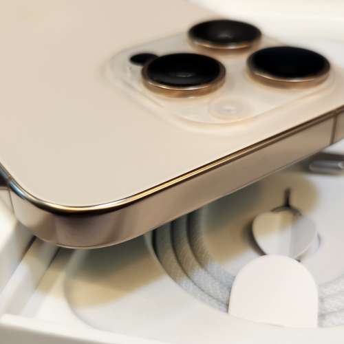 iPhone 16 pro 256gb 行機 沙漠金色 新機一樣 只充過10次電，保養到2025年9月19日