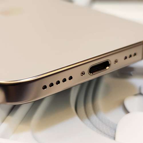 iPhone 16 pro 256gb 行機 沙漠金色 新機一樣 只充過10次電，保養到2025年9月19日
