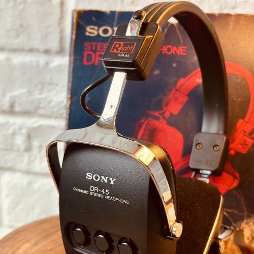 出售1976年sony耳筒 headphone －個，100%正常，外觀95%新，海綿狀態良好，款式經典...