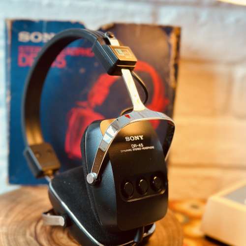 出售1976年sony耳筒 headphone －個，100%正常，外觀95%新，海綿狀態良好，款式經典...