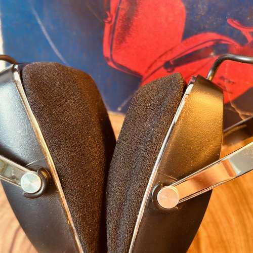 出售1976年sony耳筒 headphone －個，100%正常，外觀95%新，海綿狀態良好，款式經典...