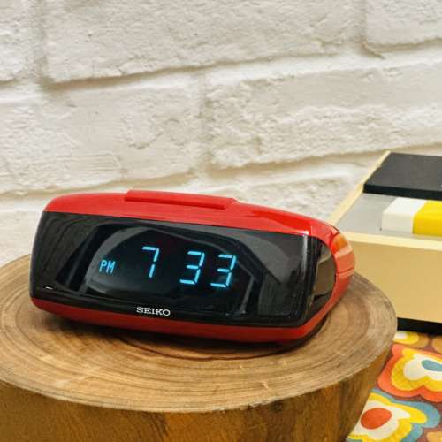 出售 昭和時期 seiko精工 電子數字鐘,經典紅色,使用110v電壓,100%正常,款式經典,有...